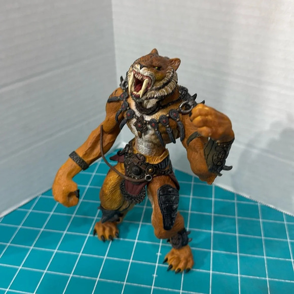 Stan Winston Creatures Realm of the Claw: Sabyr Action Figure - Picture 1 of 3